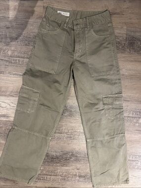 Zara Women's Cargo Jeans in Olive